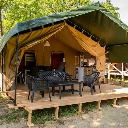 Luxe tent Safari Tent At Camping De La Bonnette